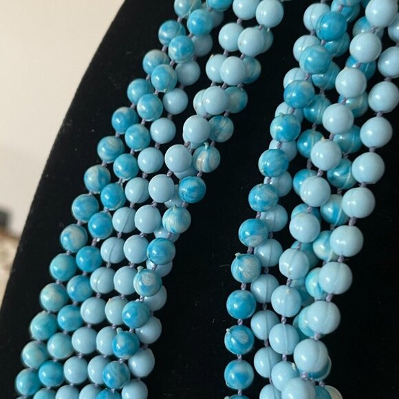 VINTAGE BEADED NECKLACE BLUE CIRCA 1970s - Picture 6 of 10